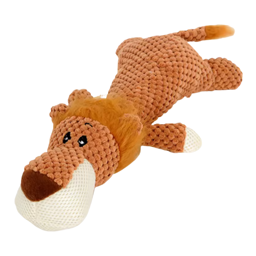 Orangefarbener Plüschlöwe mit flauschiger Mähne, brauner Nase und hellem Netzstoff an Schnauze und Pfote, freigestellt auf weißem Hintergrund. 6
