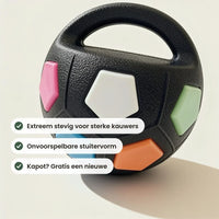 Nahaufnahme des schwarzen, strukturierten Balls mit Tragegriff und rosa, weißen, grünen, blauen und orangen Feldern, daneben drei Produktvorteile als Textfelder 3